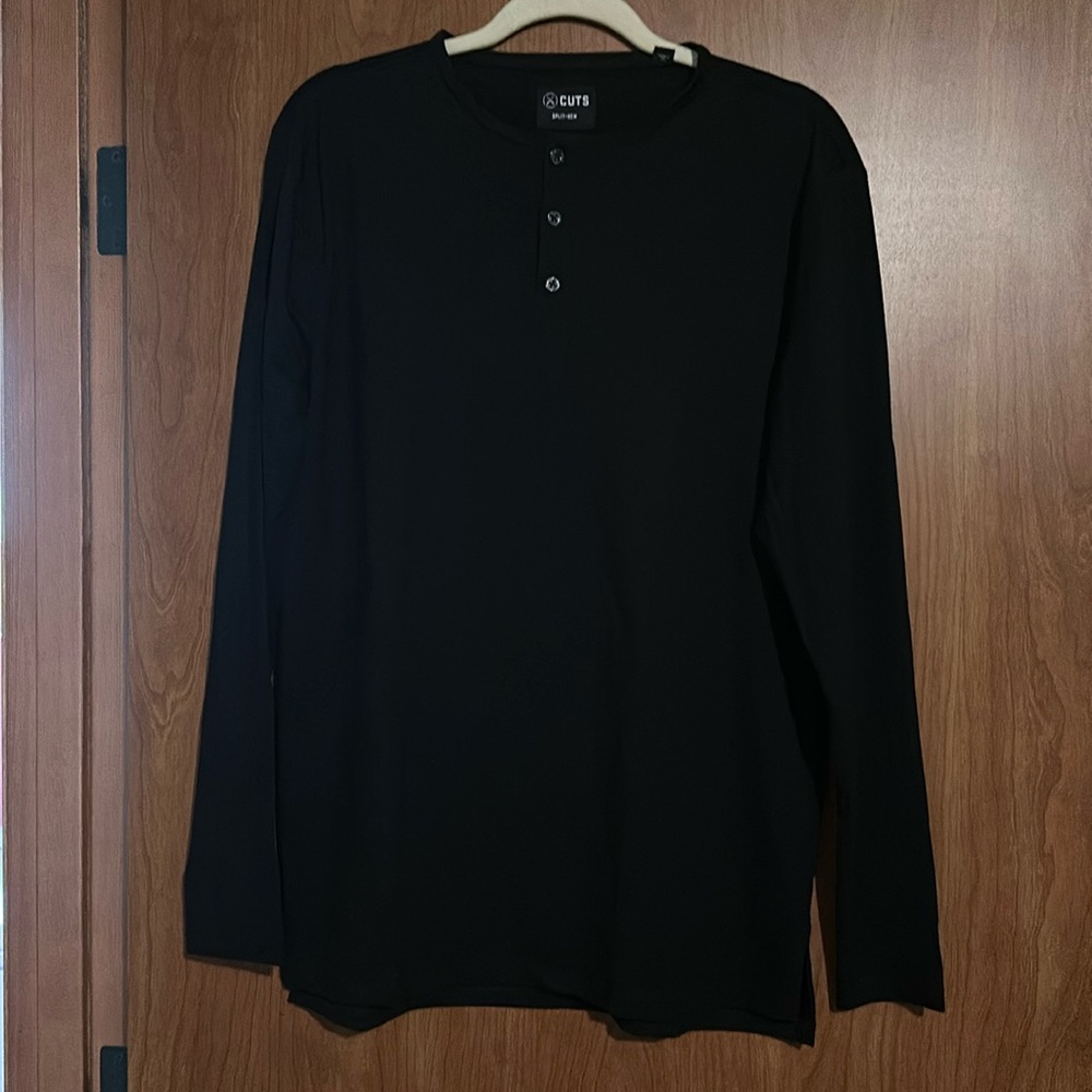CUTS LS Henley Split Hem